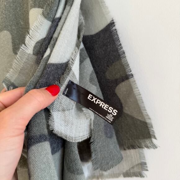 Express Camo Print Fringe Hem Square Wrap Scarf Gray Green One Size - Picture 6 of 6